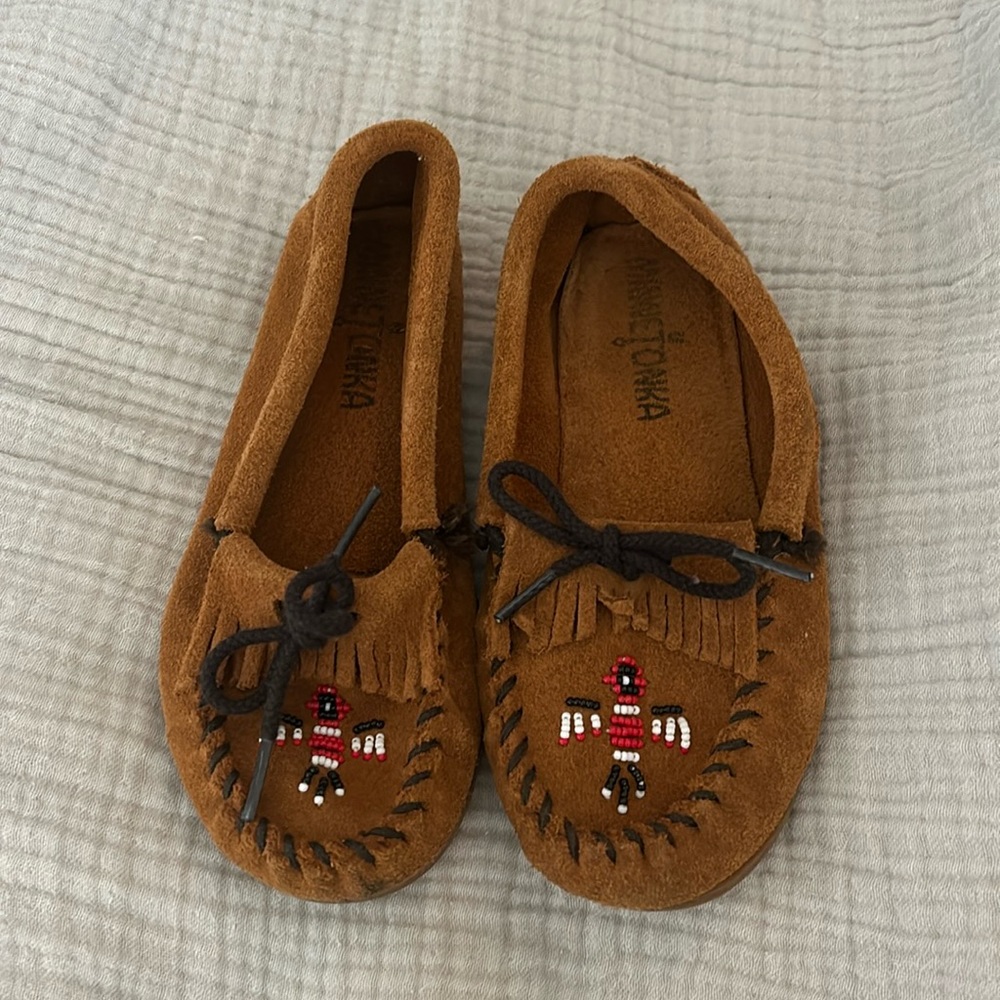 Minnetonka Suede Slippers Girls Sz 13